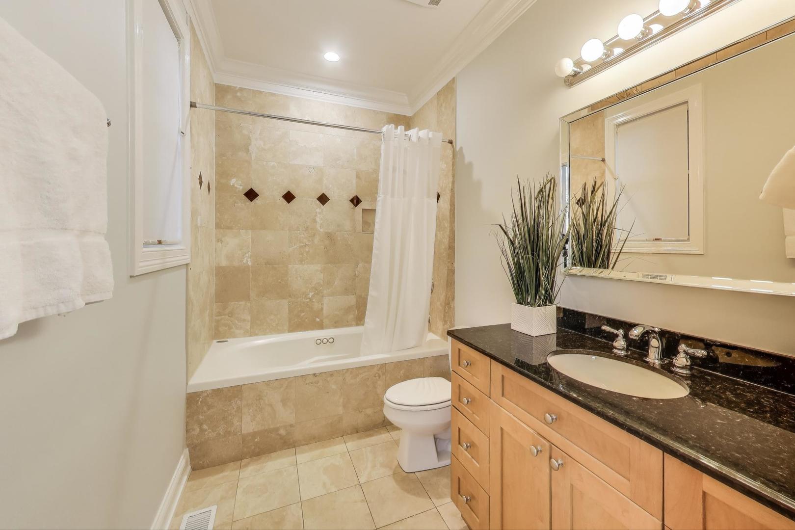 2715 N Southport Avenue Unit: 1S