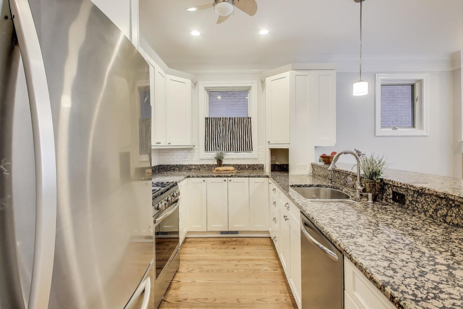 2715 N Southport Avenue Unit: 1S