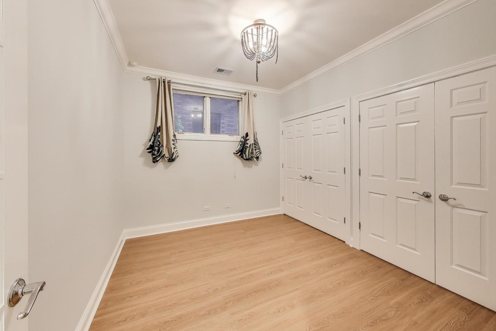 2715 N Southport Avenue Unit: 1S