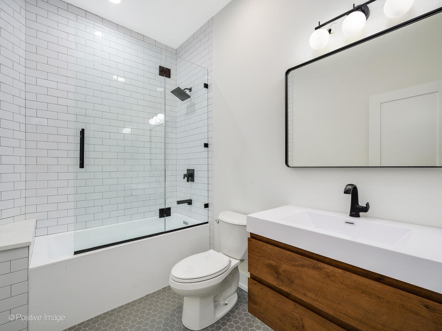 1633 N Francisco Avenue Unit: 2