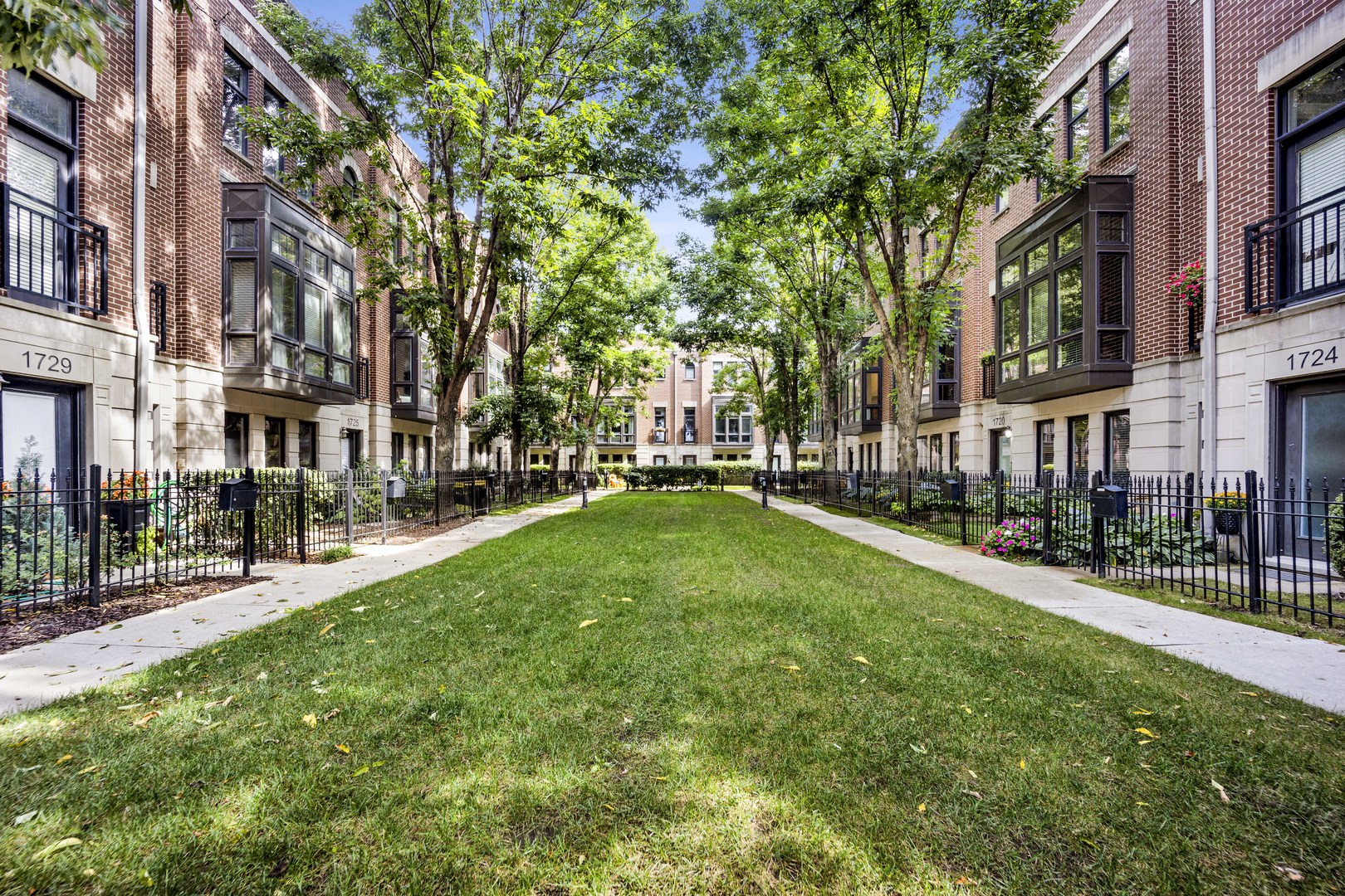 1720 W Surf Street Unit: 36