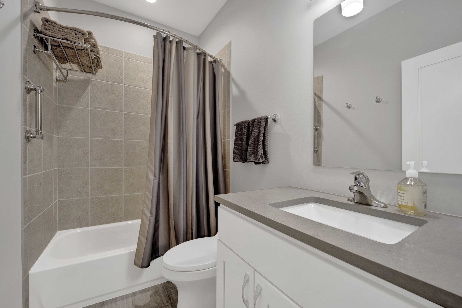 1720 W Surf Street Unit: 36