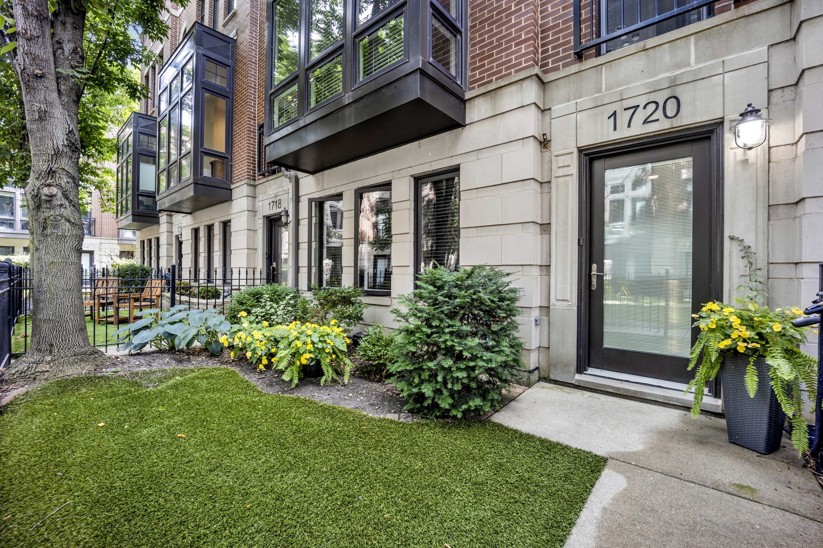 1720 W Surf Street Unit: 36