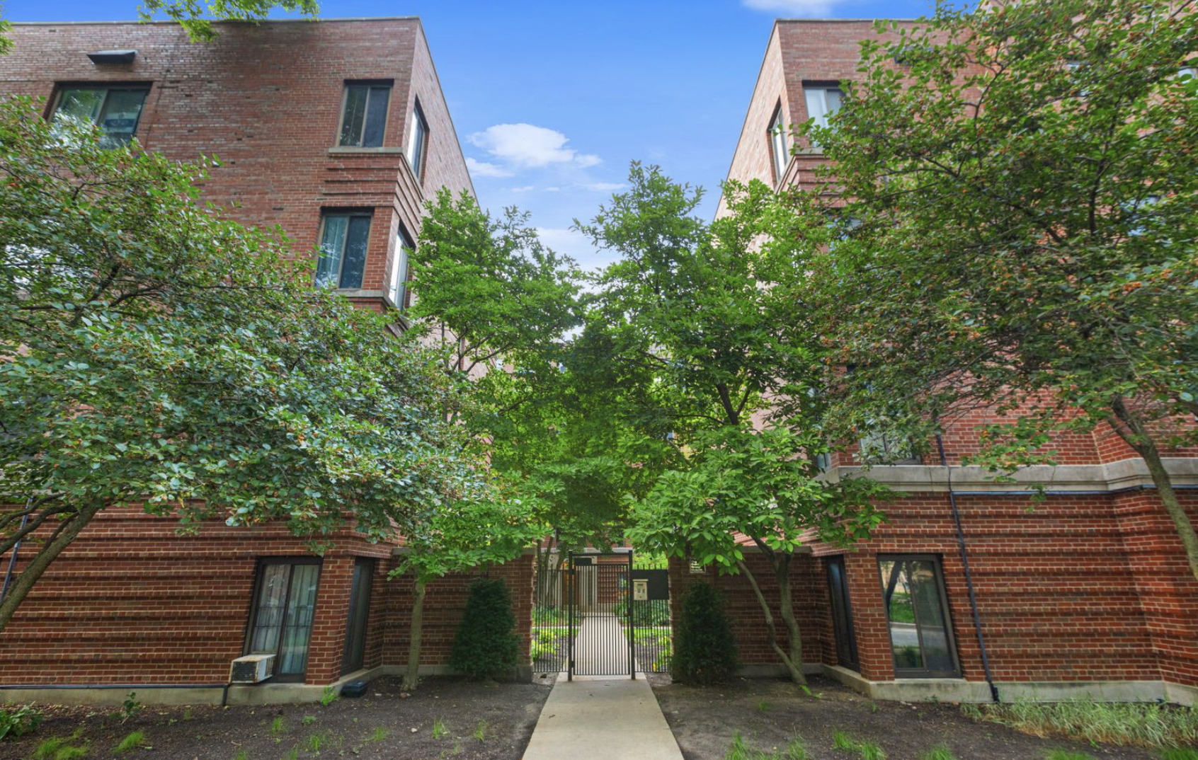 1208 W Chase Avenue Unit: 3D