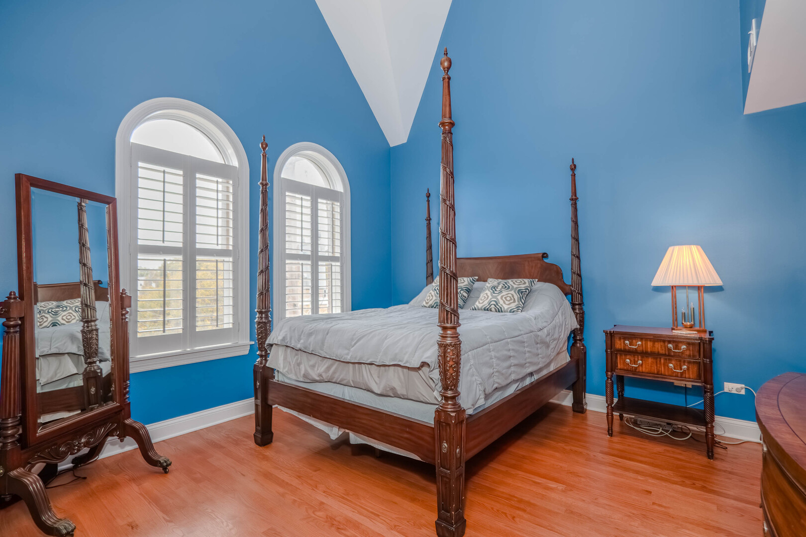 4115 N Southport Avenue