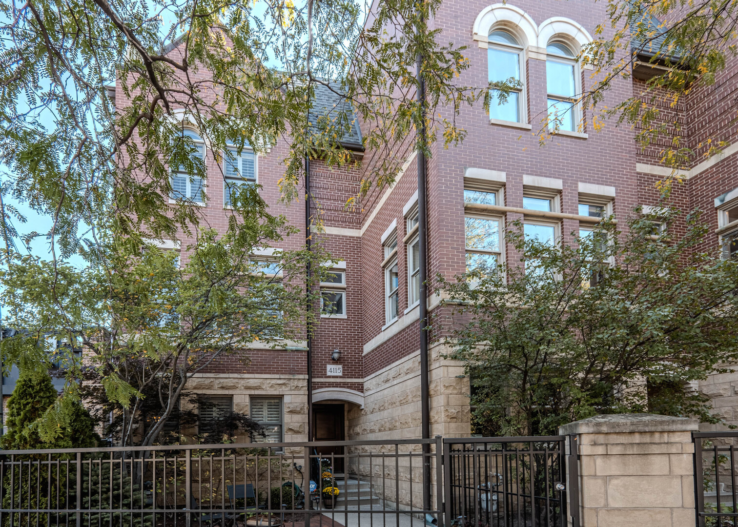 4115 N Southport Avenue