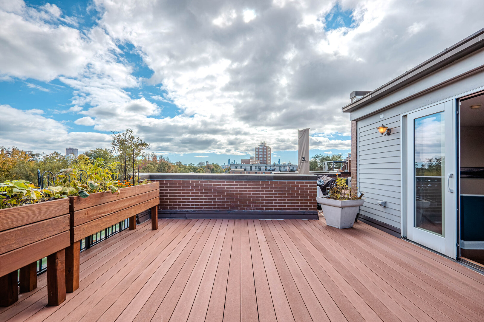 4115 N Southport Avenue