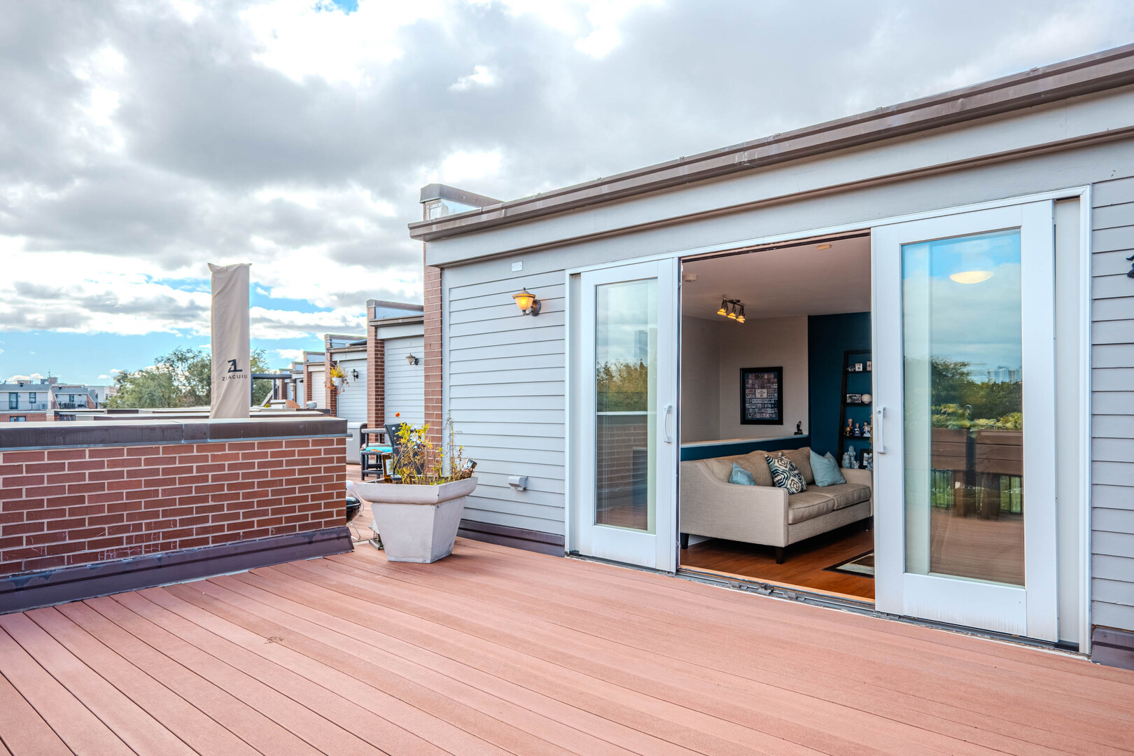 4115 N Southport Avenue