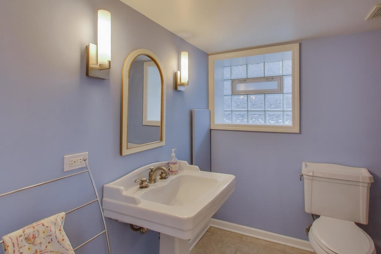 3536 N Marshfield Avenue