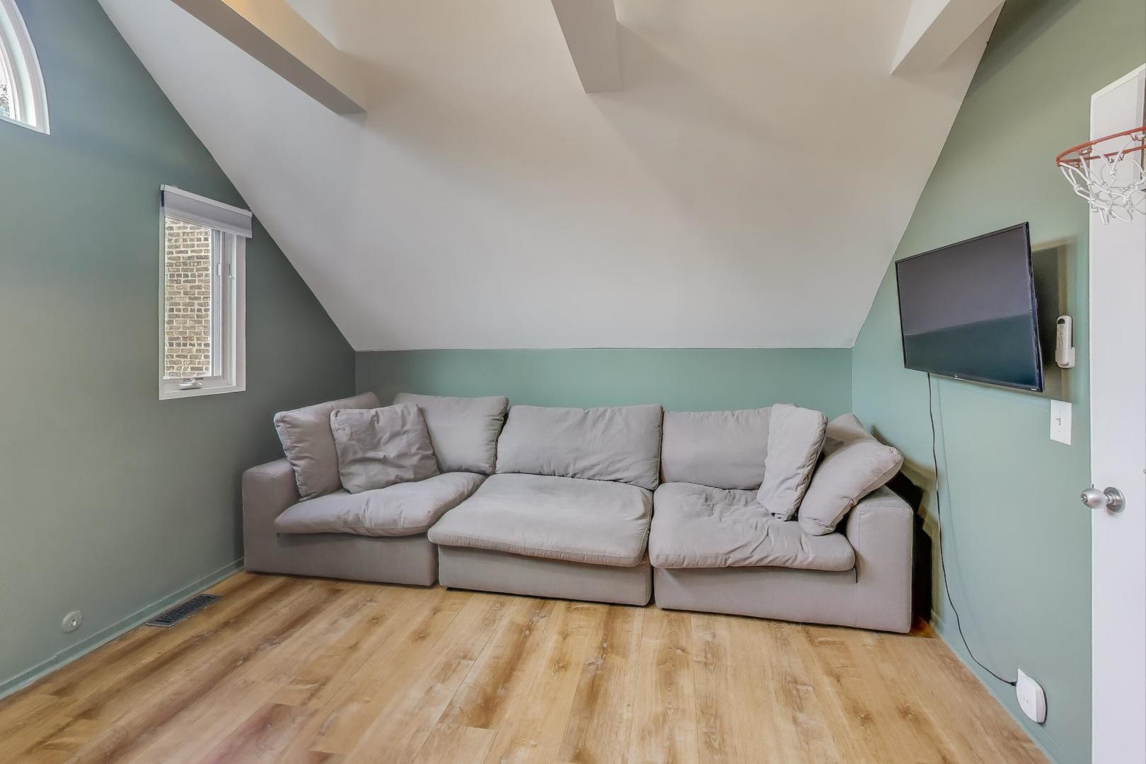 3536 N Marshfield Avenue