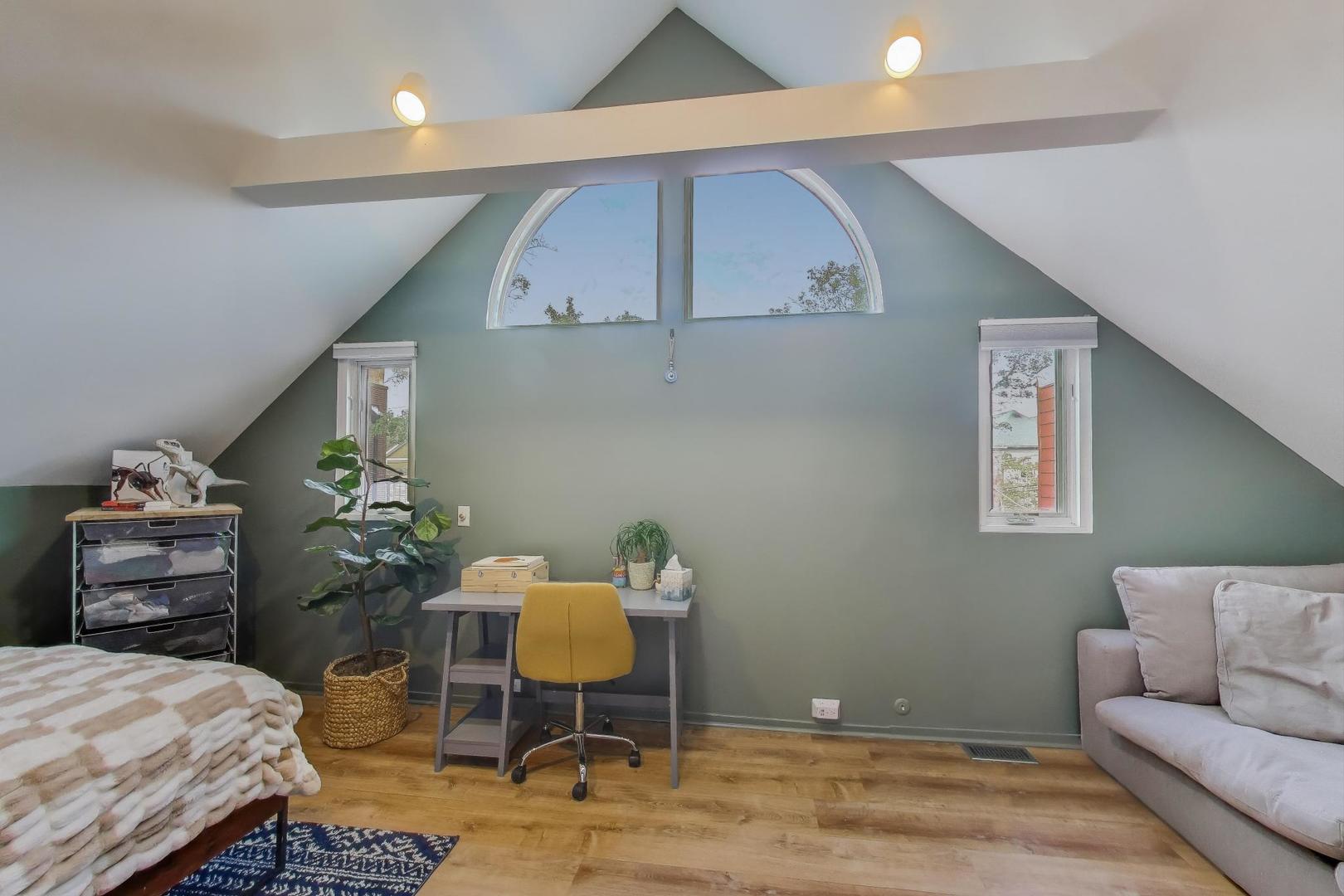 3536 N Marshfield Avenue