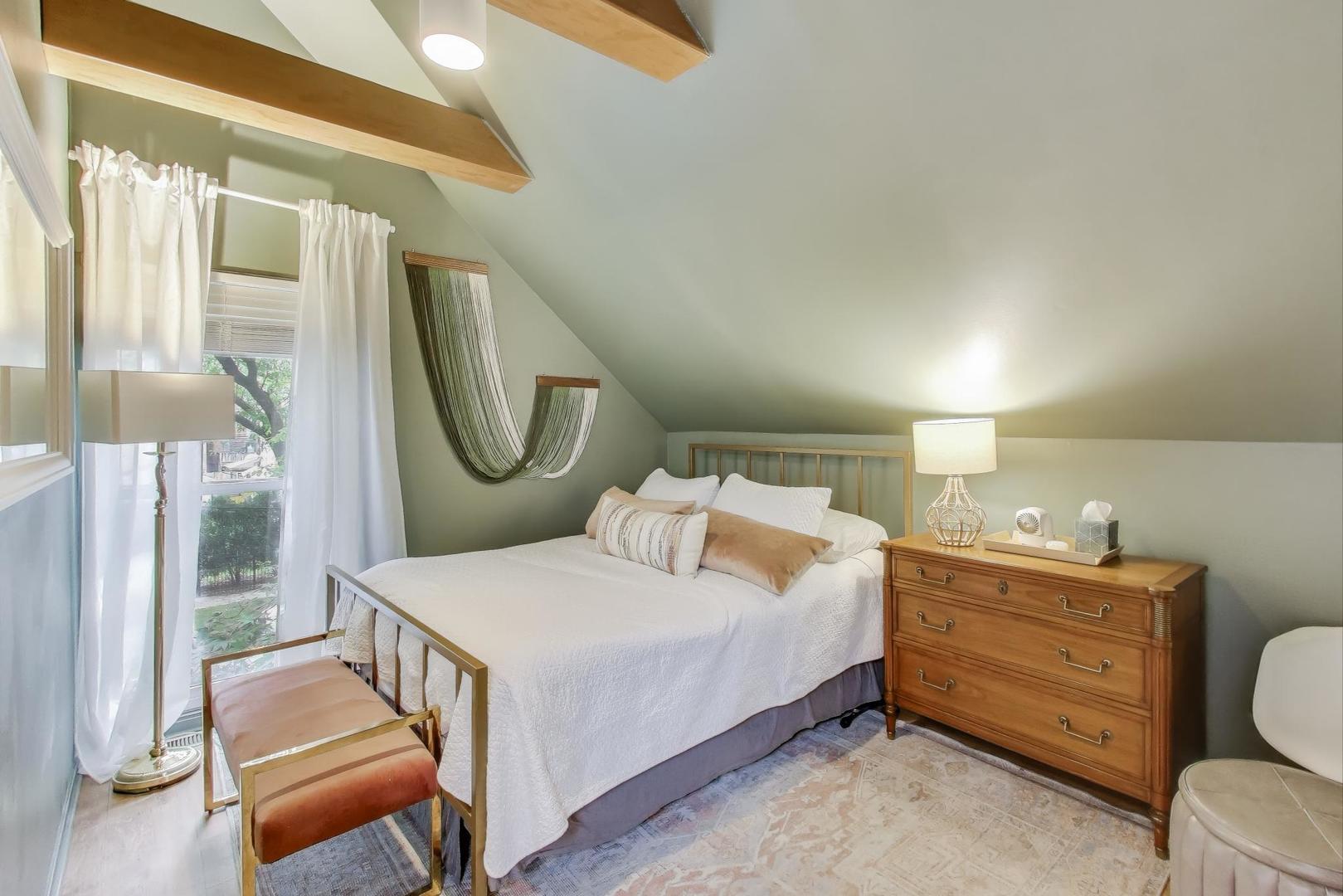 3536 N Marshfield Avenue