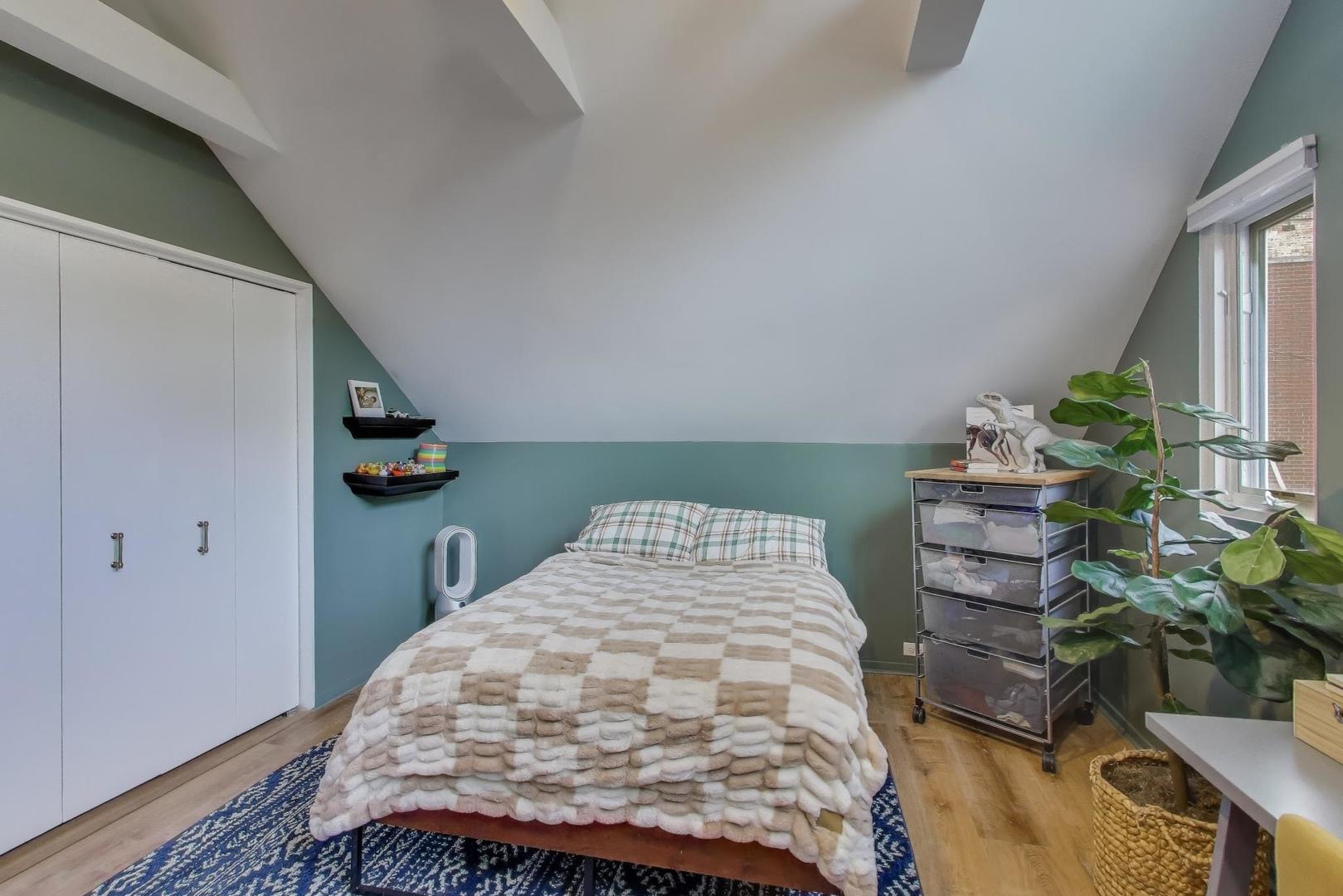 3536 N Marshfield Avenue