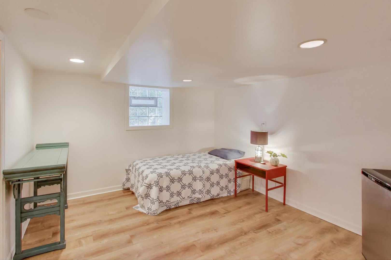 3536 N Marshfield Avenue