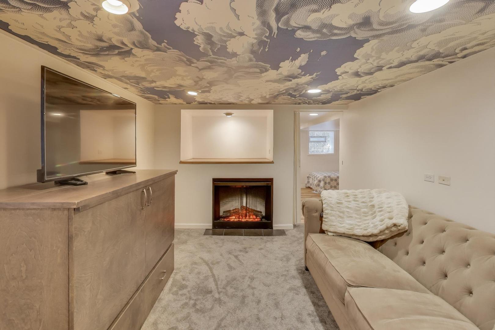 3536 N Marshfield Avenue