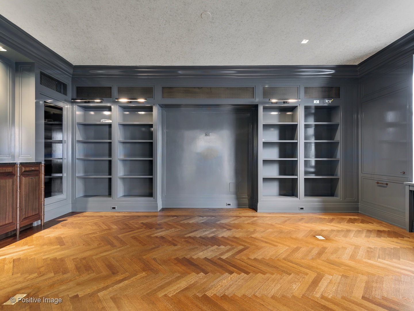 229 E Lake Shore Drive Unit: 4W