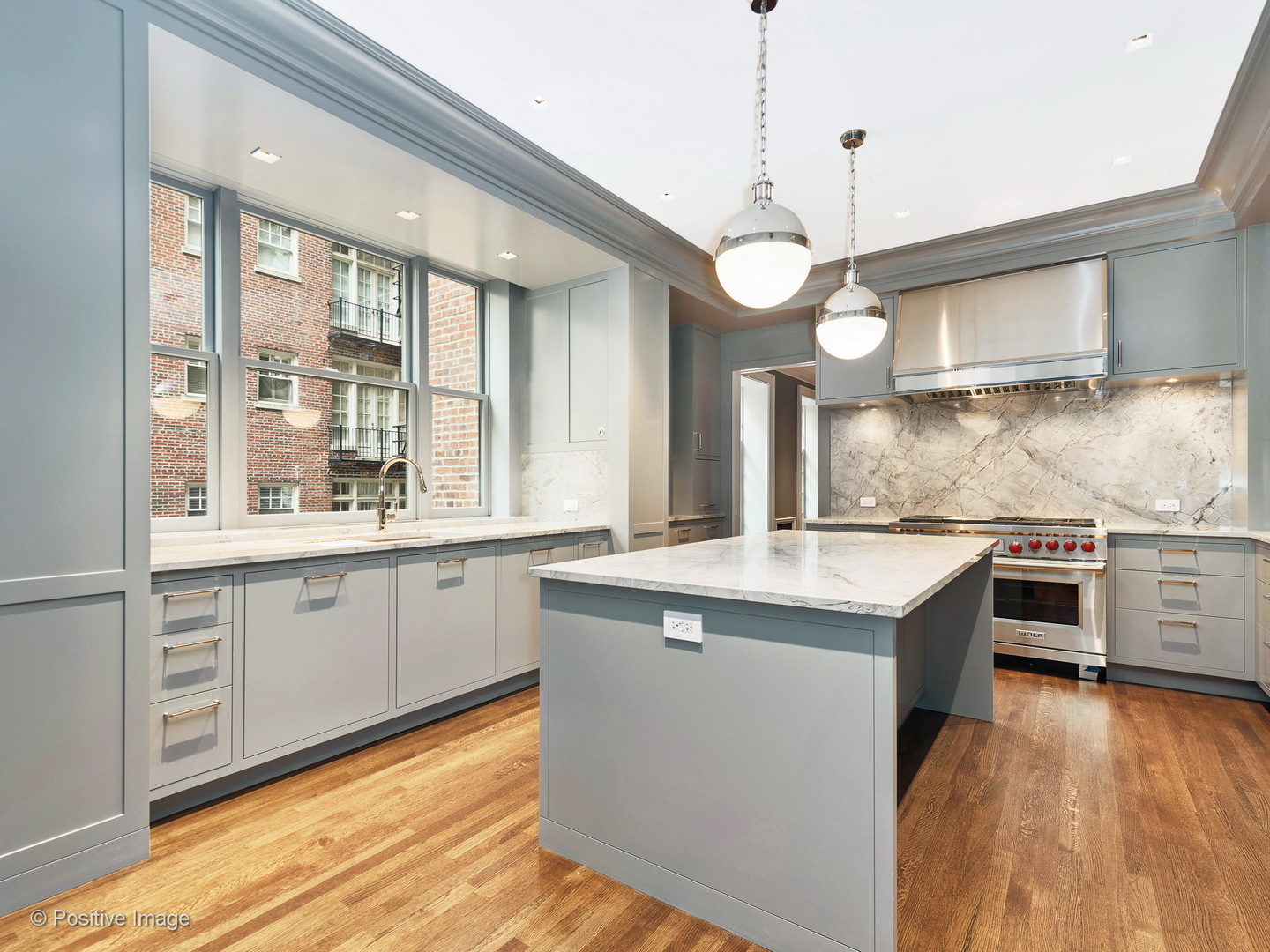 229 E Lake Shore Drive Unit: 4W