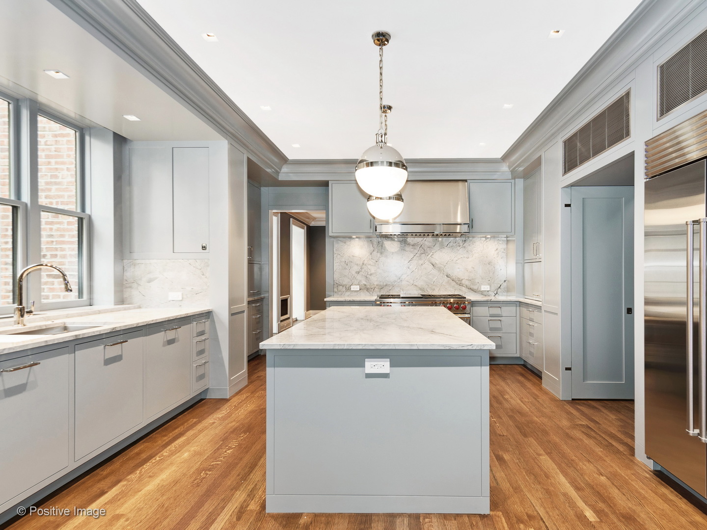 229 E Lake Shore Drive Unit: 4W