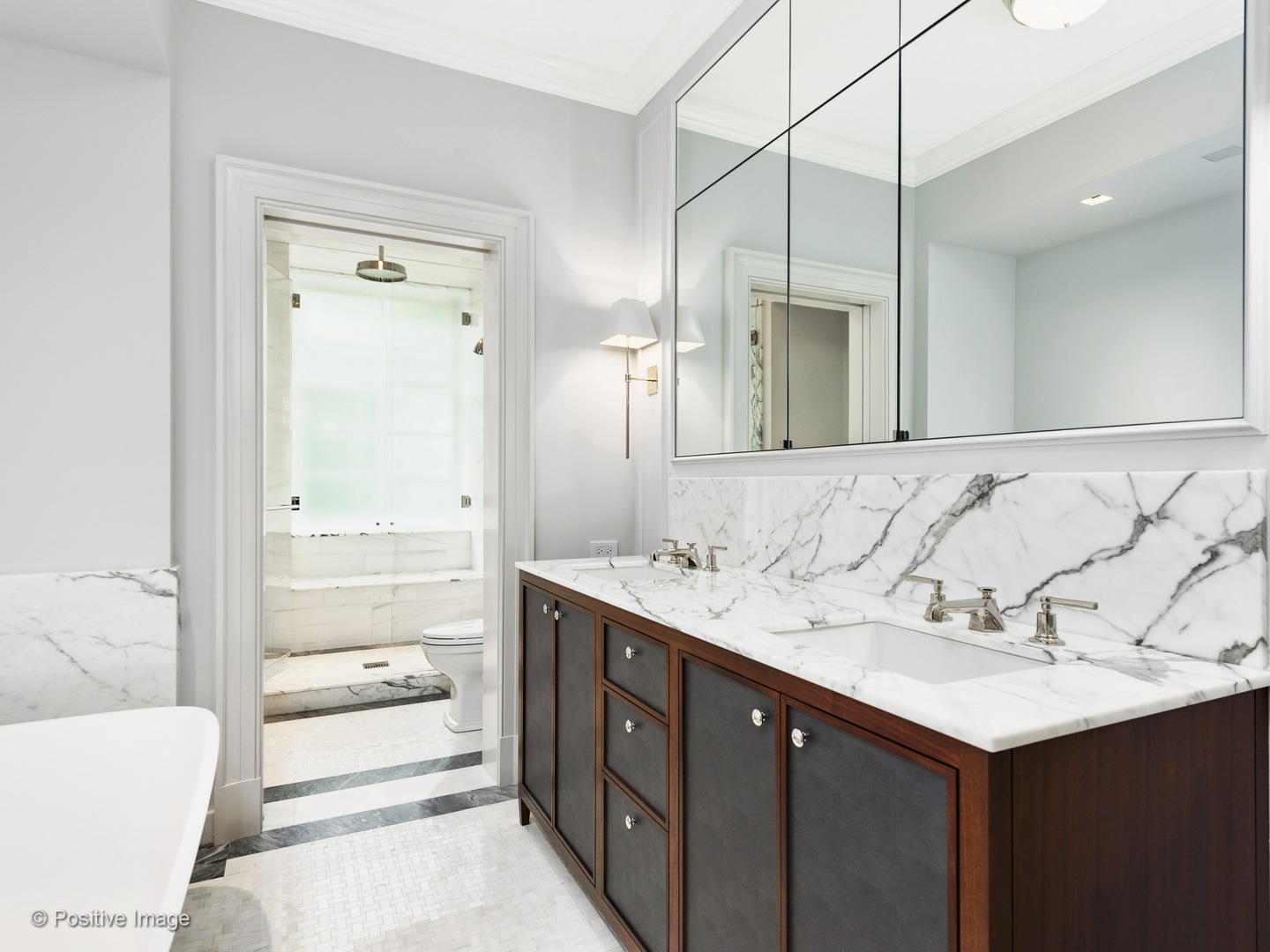 229 E Lake Shore Drive Unit: 4W