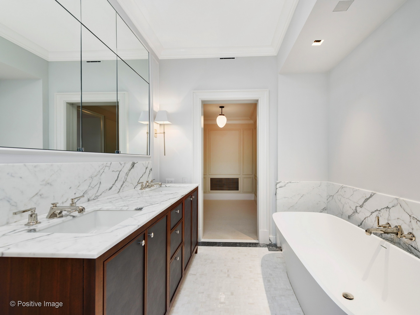 229 E Lake Shore Drive Unit: 4W