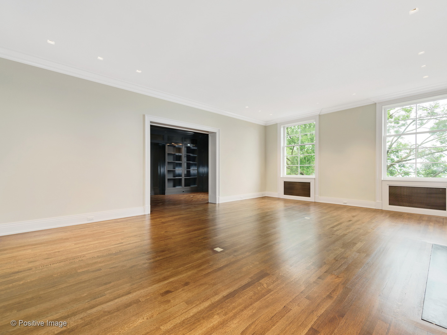 229 E Lake Shore Drive Unit: 4W