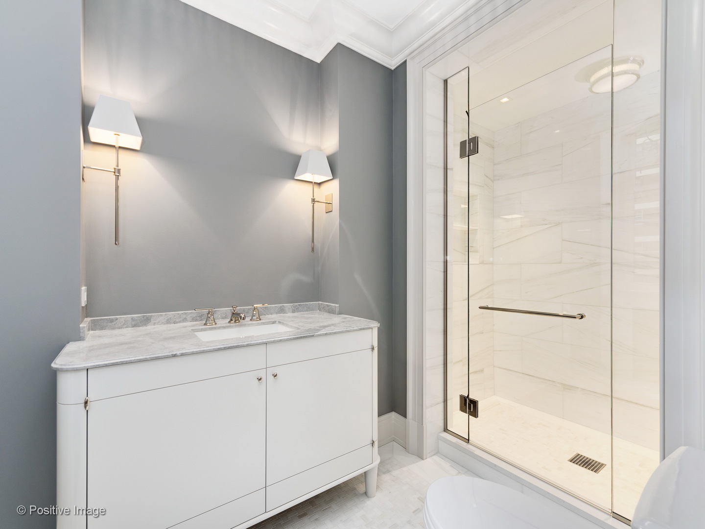 229 E Lake Shore Drive Unit: 4W