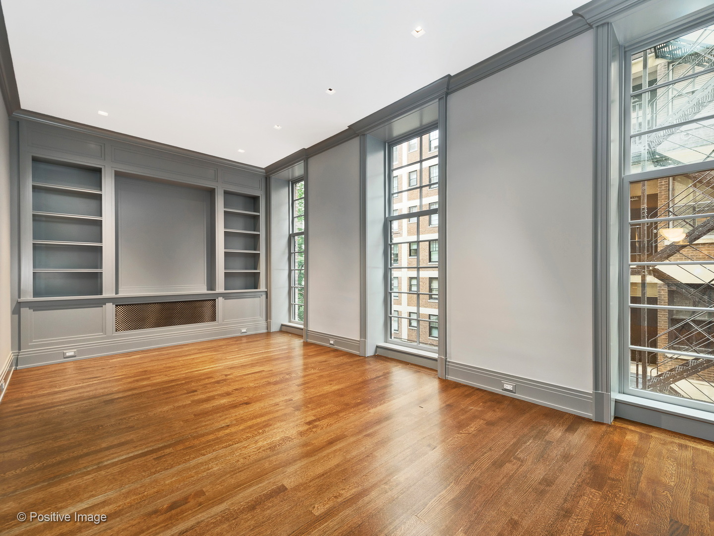 229 E Lake Shore Drive Unit: 4W