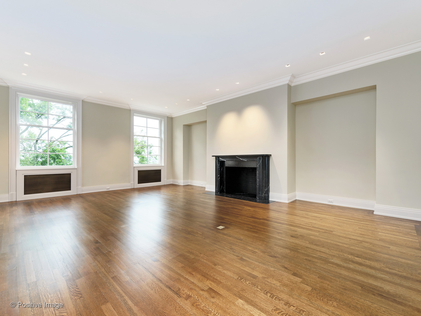 229 E Lake Shore Drive Unit: 4W