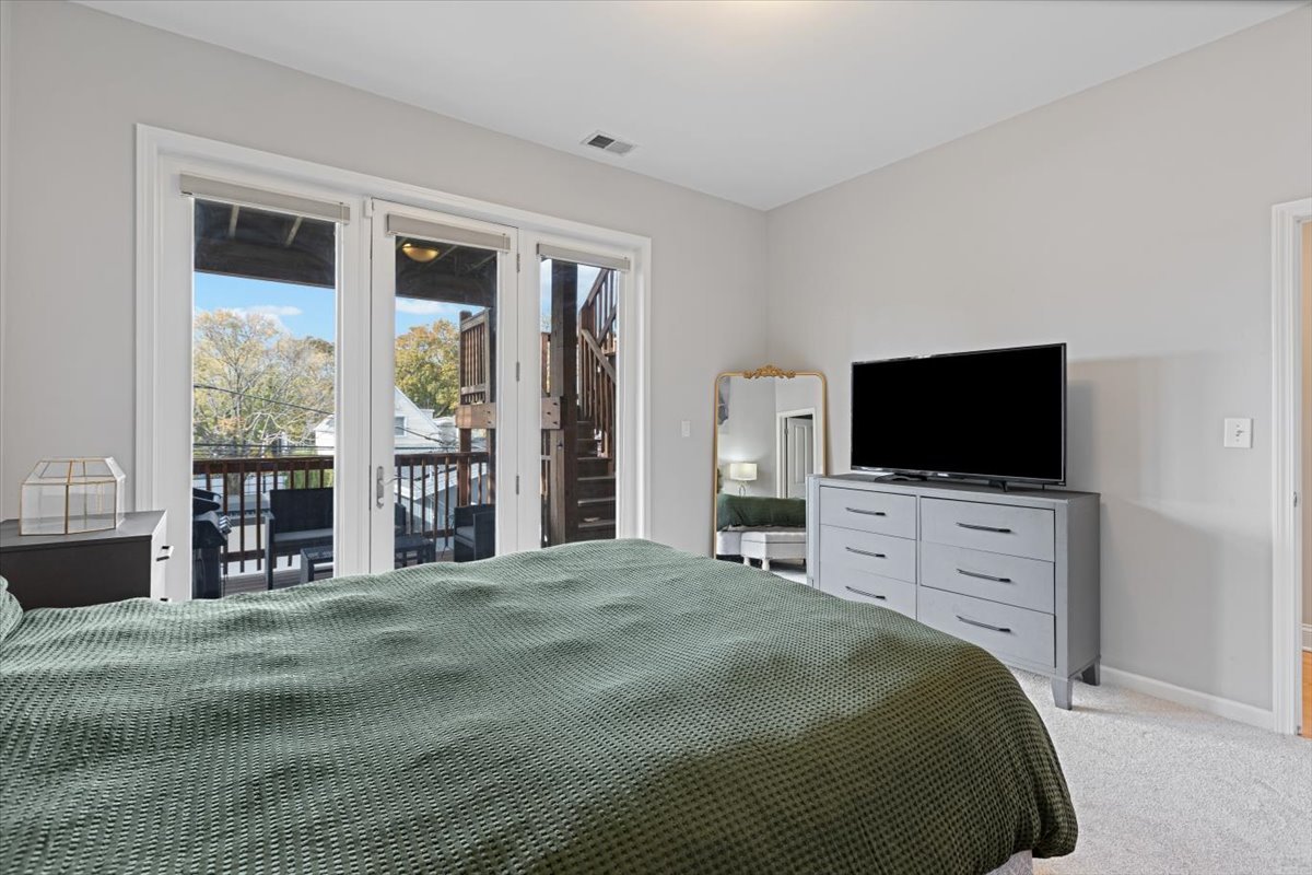 3310 N DAMEN Avenue Unit: 2