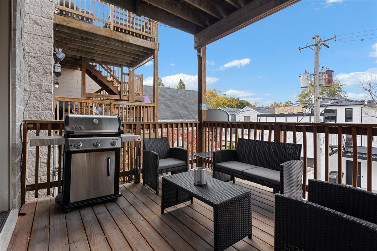 3310 N DAMEN Avenue Unit: 2