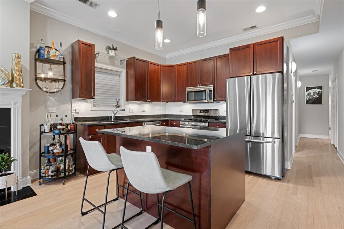 3310 N DAMEN Avenue Unit: 2