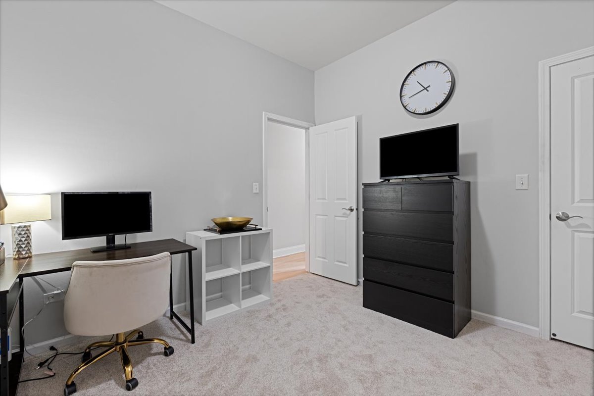 3310 N DAMEN Avenue Unit: 2