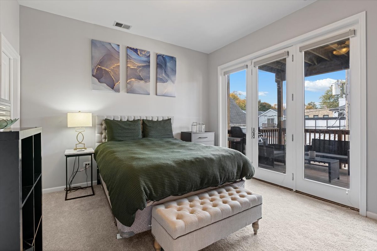 3310 N DAMEN Avenue Unit: 2