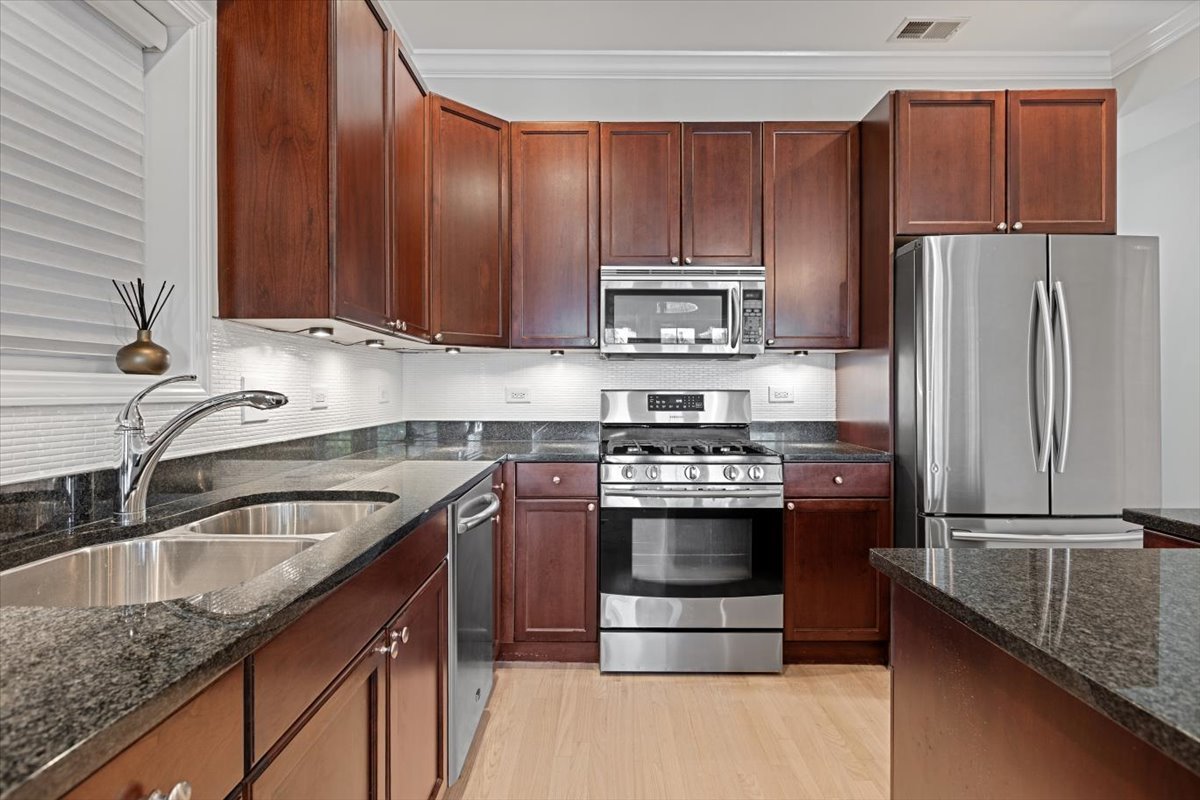 3310 N DAMEN Avenue Unit: 2