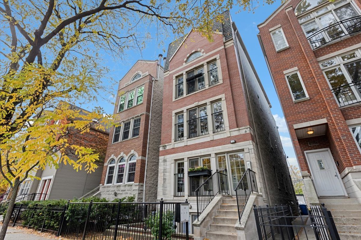 3310 N DAMEN Avenue Unit: 2