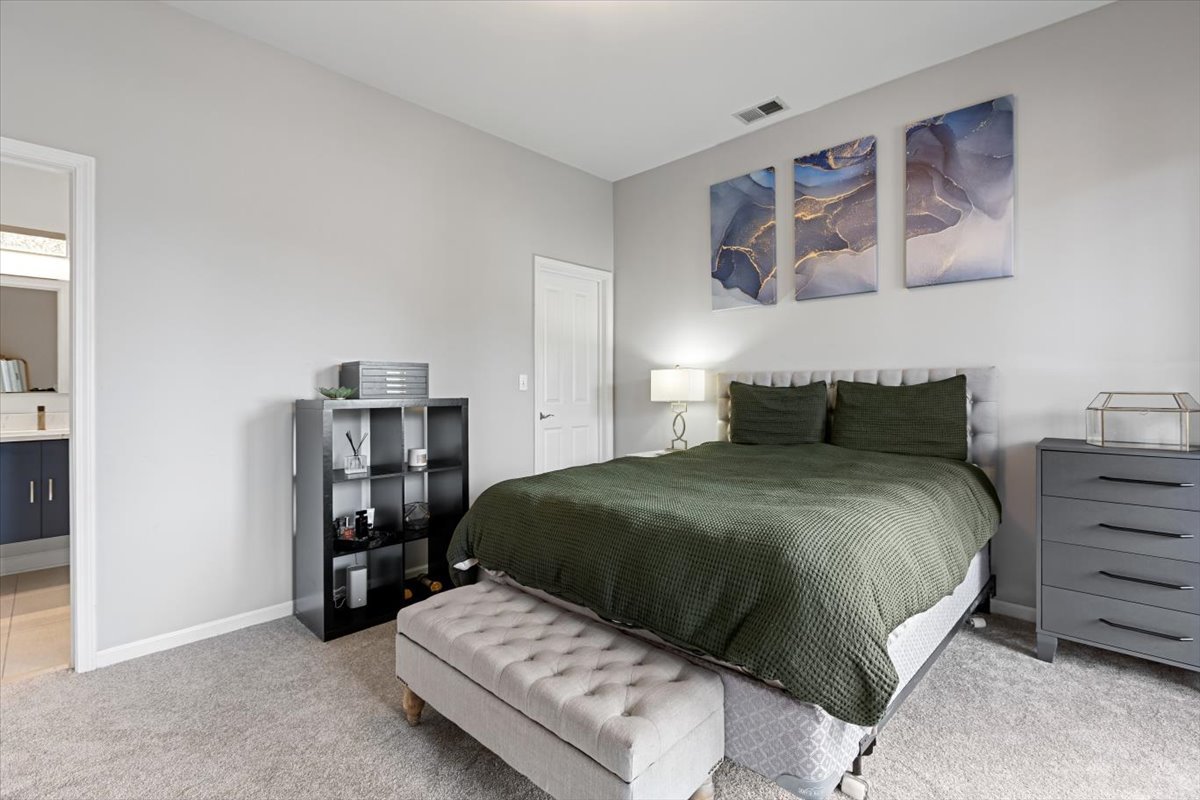 3310 N DAMEN Avenue Unit: 2