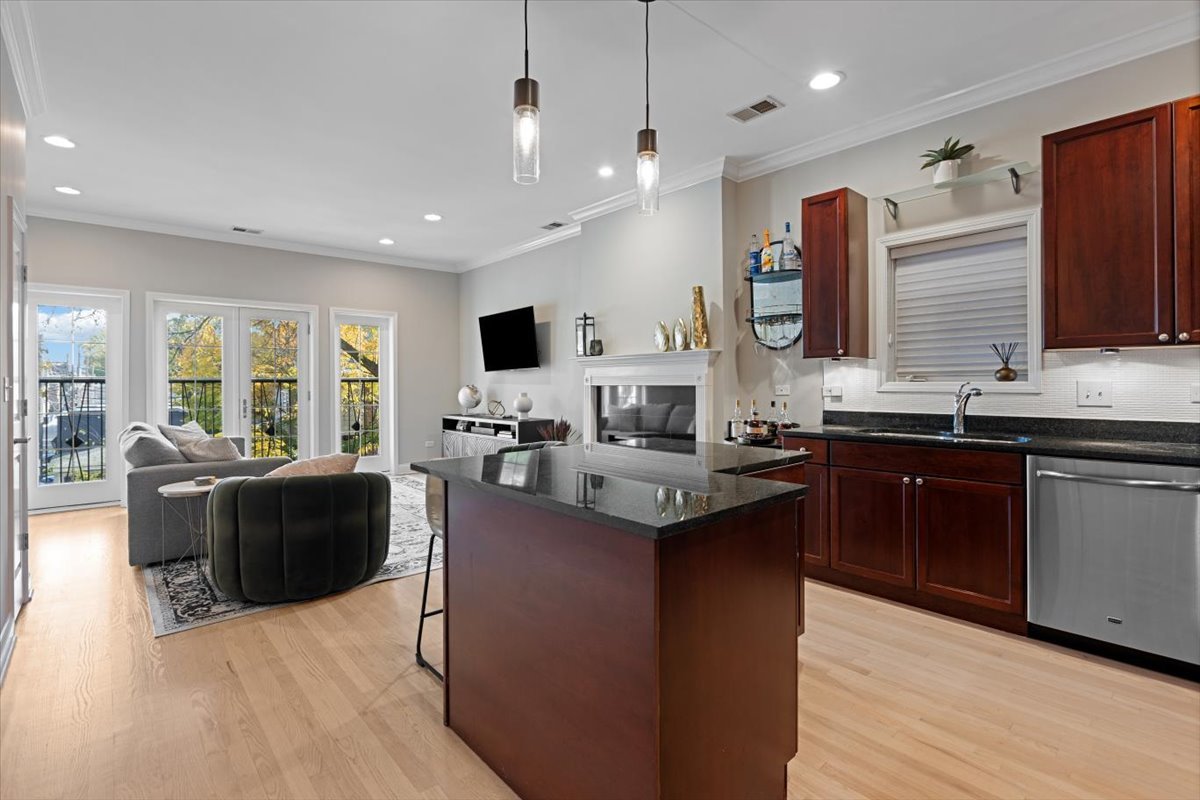 3310 N DAMEN Avenue Unit: 2