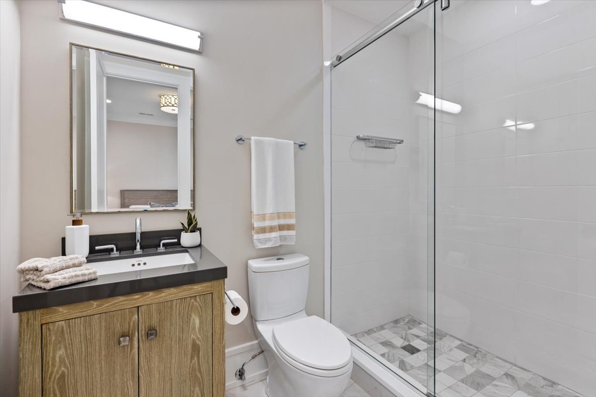 2138 N Seminary Avenue