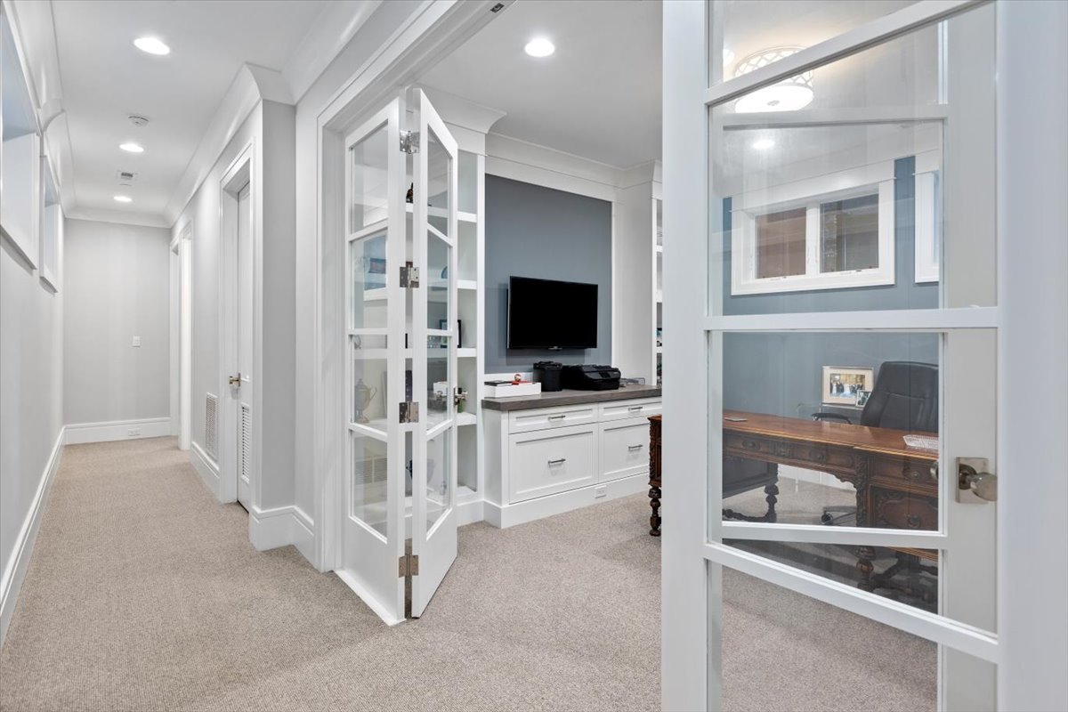 2138 N Seminary Avenue