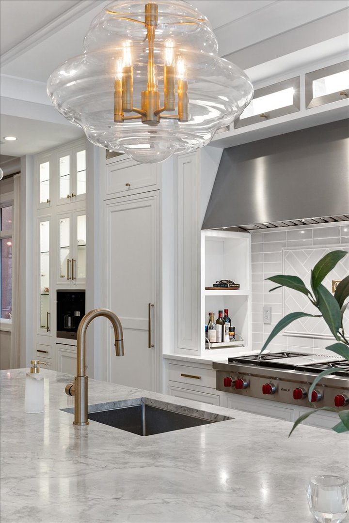 2138 N Seminary Avenue