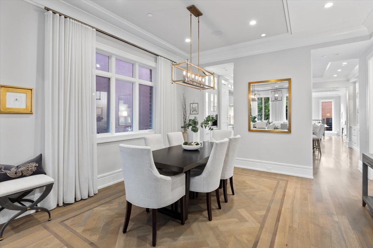 2138 N Seminary Avenue