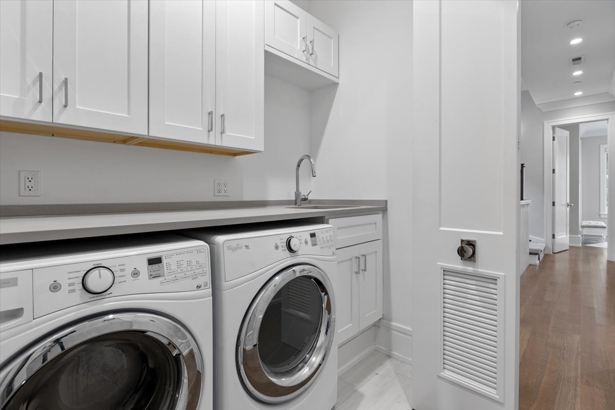 2138 N Seminary Avenue