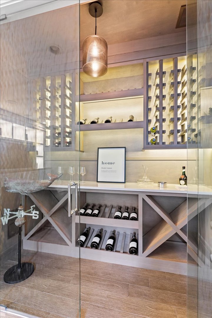 2138 N Seminary Avenue