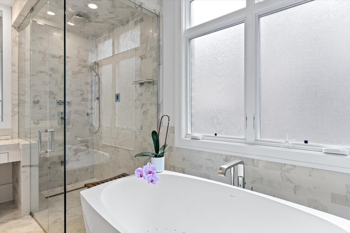 2138 N Seminary Avenue