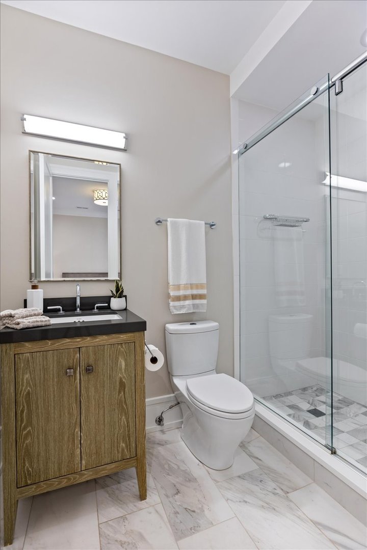 2138 N Seminary Avenue