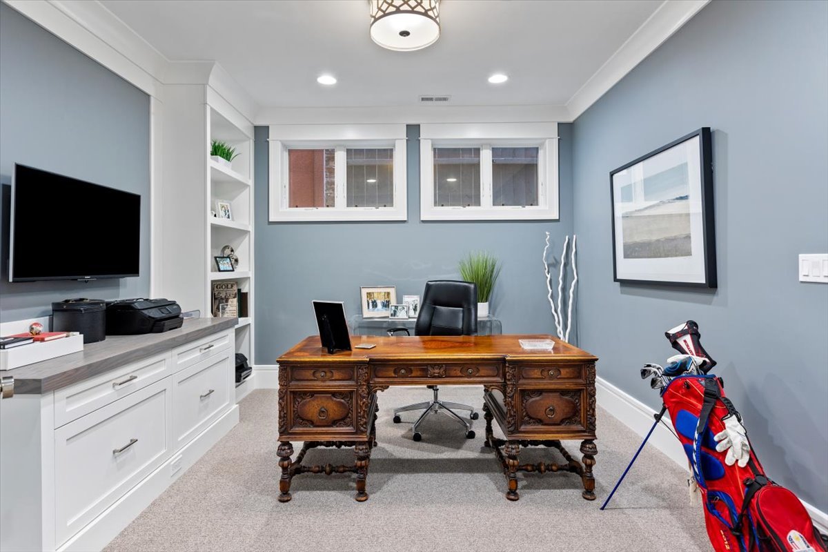 2138 N Seminary Avenue