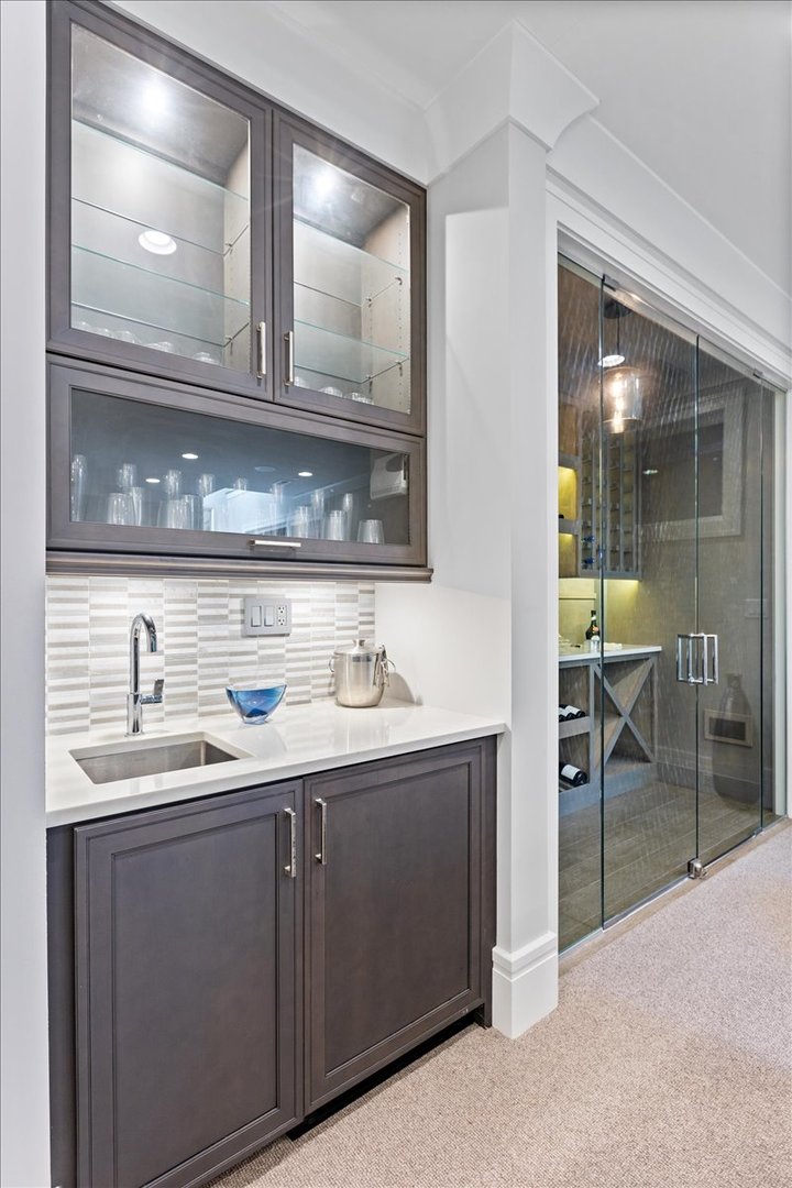 2138 N Seminary Avenue