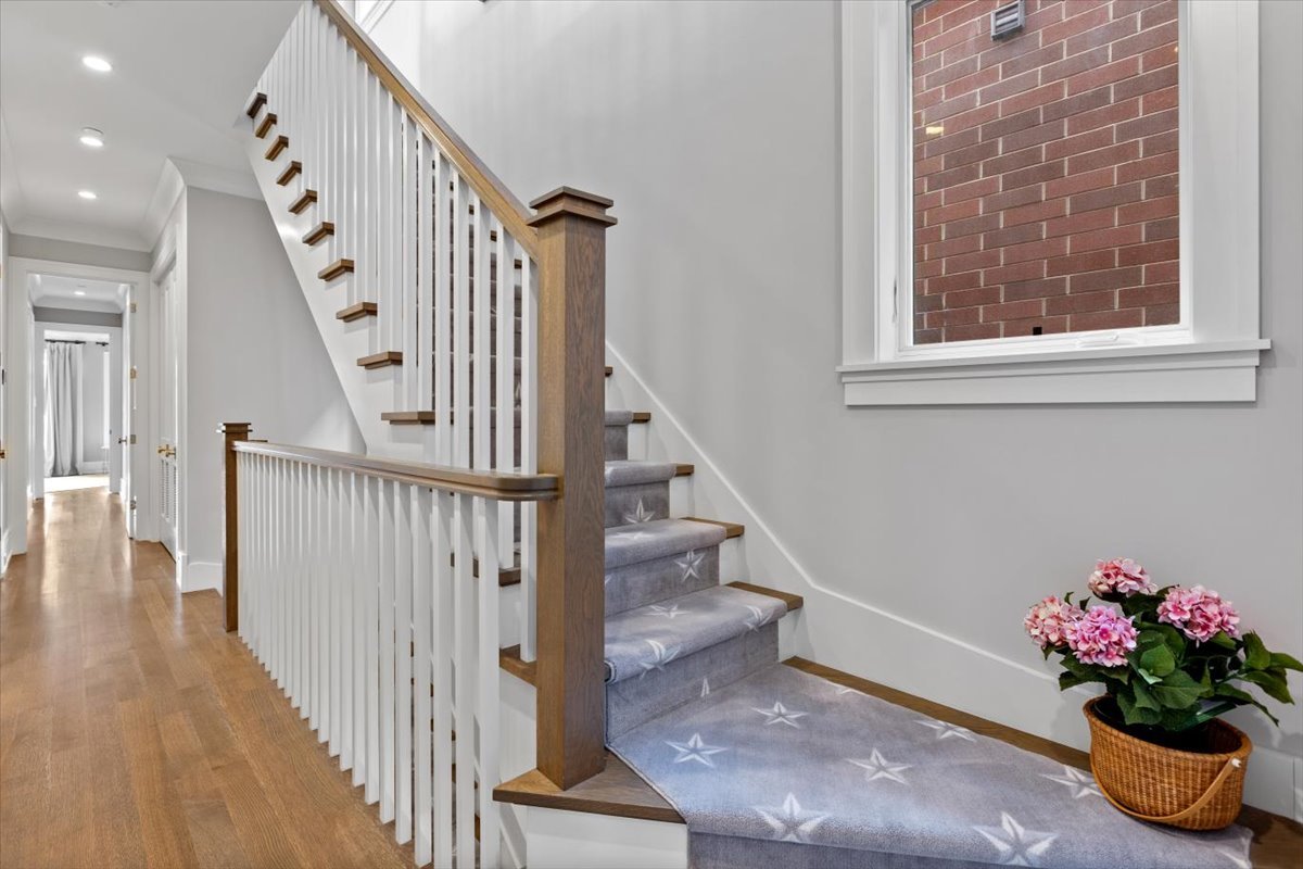 2138 N Seminary Avenue