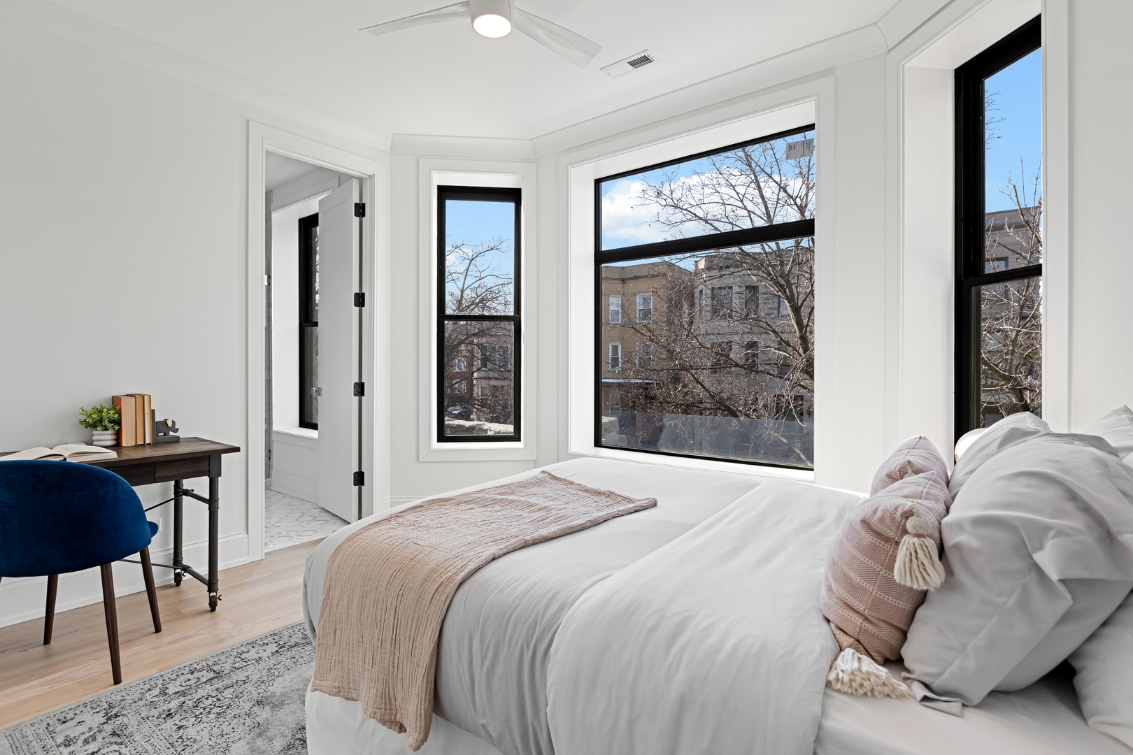 3711 N Magnolia Avenue