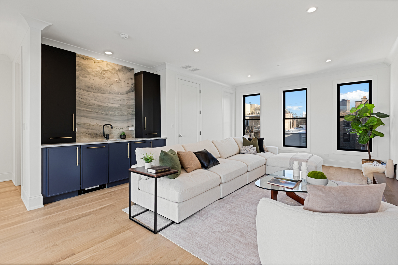 3711 N Magnolia Avenue